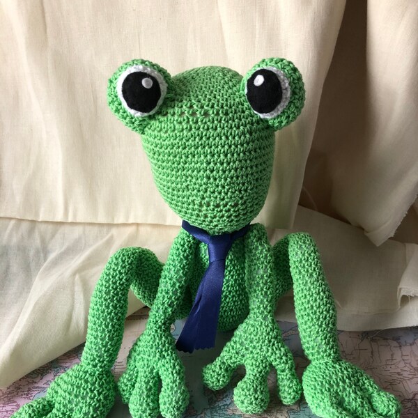 Gehaakt amigurumi kikker gehaakte knuffel speelgoed groen grote ogen echte tenen. Lengte kop tot teen is 48 cm. 100% haakkatoen