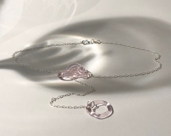 Élégante chaîne de roses en verre et collier en argent sterling - Bijoux en borosilicate faits main, parfait pour un anniversaire ou un cadeau d'anniversaire