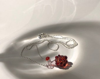 Charmante rote Beeren-Halskette, Borosilikatglas-Anhänger - Handgefertigter Frucht-Anhänger an einer Sterlingsilber-Kette, ein ideales Geschenk für Ihre Lieben
