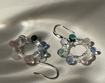 Orecchini a cerchio colorati, vetro borosilicato trasparente realizzato artigianalmente, ganci in argento sterling, gioielli fatti a mano, regalo di compleanno perfetto