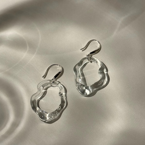Handgemaakte oorbellen van borosilicaatglas: sterlingzilver, geïnspireerd op de natuur