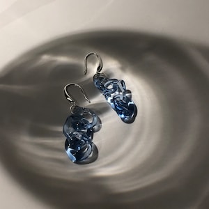 Prachtige blauwe borosilicaatglas oorbellen handgemaakte bungelen met elegante kettingen Sterling zilveren haken ideaal Moederdagcadeau afbeelding 1