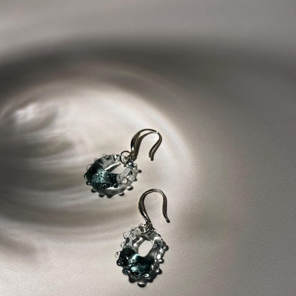 Handgjorda örhängen i borosilikatglas: Sterlingsilver, strandinspirerade