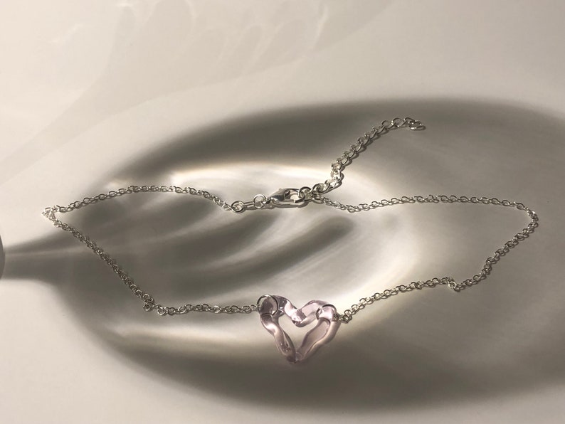 Rose Heart borosilicaatglas choker handgemaakt, sterling zilver elegantie, romantisch symbool of eigenliefde cadeau afbeelding 1