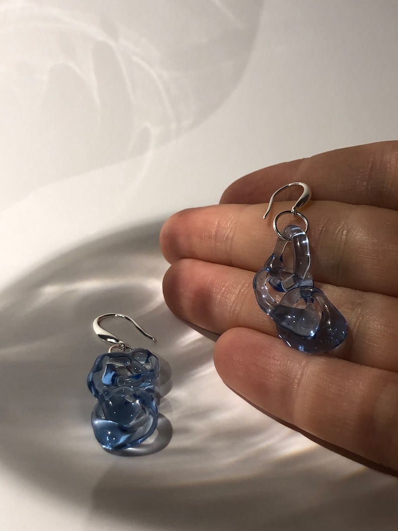 Prachtige blauwe borosilicaatglas oorbellen handgemaakte bungelen met elegante kettingen Sterling zilveren haken ideaal Moederdagcadeau afbeelding 4
