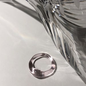 Rose Glass Ring Strakke minimalistische borosilicaat sieraden, ambachtelijk handgemaakt cadeau, perfect cadeau voor Pasen of Moederdag afbeelding 3