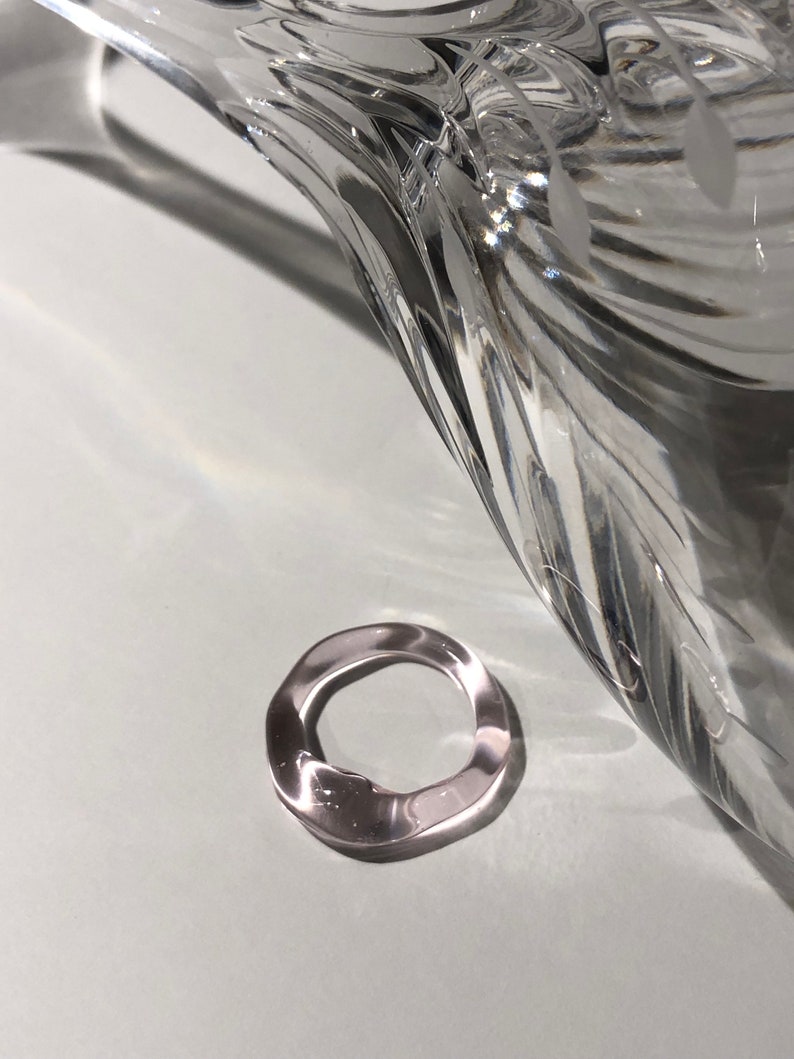 Rose Glass Ring Strakke minimalistische borosilicaat sieraden, ambachtelijk handgemaakt cadeau, perfect cadeau voor Pasen of Moederdag afbeelding 3