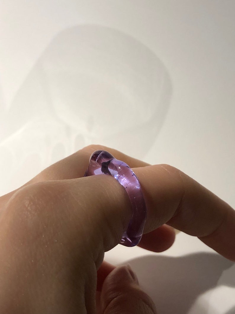 Anello in vetro viola Eleganti gioielli minimalisti in borosilicato, regalo artigianale fatto a mano, regalo perfetto per Pasqua o festa della mamma immagine 9