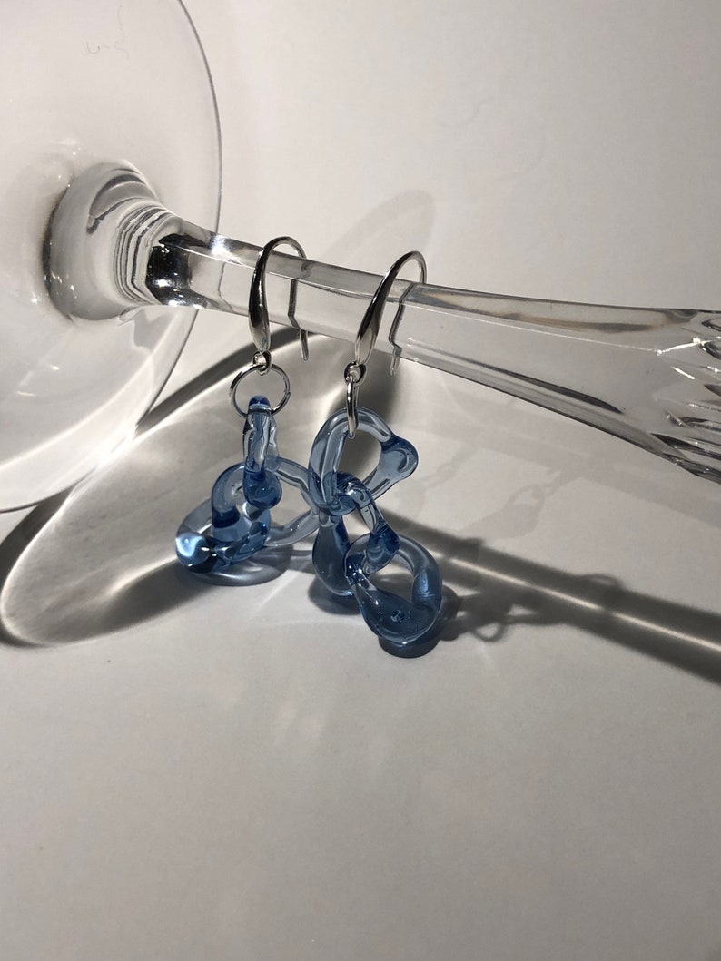 Prachtige blauwe borosilicaatglas oorbellen handgemaakte bungelen met elegante kettingen Sterling zilveren haken ideaal Moederdagcadeau afbeelding 2