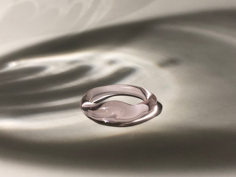 Rose Glass Ring Strakke minimalistische borosilicaat sieraden, ambachtelijk handgemaakt cadeau, perfect cadeau voor Pasen of Moederdag afbeelding 5