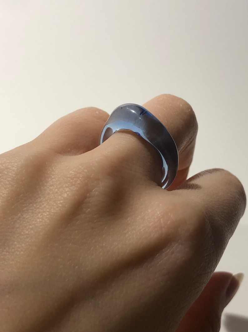 Blauwe glazen ring strakke minimalistische borosilicaat sieraden, ambachtelijk handgemaakt cadeau, perfect cadeau voor Pasen of Moederdag afbeelding 2