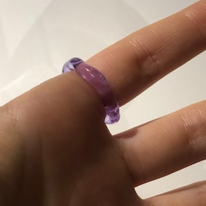 Anello in vetro viola Eleganti gioielli minimalisti in borosilicato, regalo artigianale fatto a mano, regalo perfetto per Pasqua o festa della mamma immagine 7