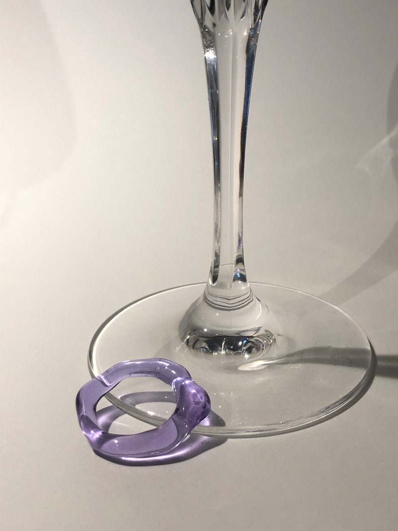 Anello in vetro viola Eleganti gioielli minimalisti in borosilicato, regalo artigianale fatto a mano, regalo perfetto per Pasqua o festa della mamma immagine 8