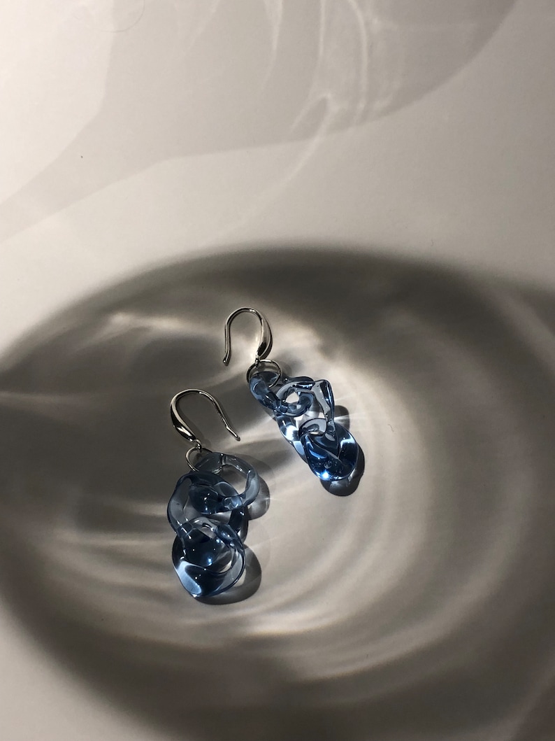 Prachtige blauwe borosilicaatglas oorbellen handgemaakte bungelen met elegante kettingen Sterling zilveren haken ideaal Moederdagcadeau afbeelding 1
