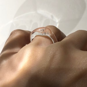 Bague en verre transparent, bijoux borosilicatés minimalistes et élégants, cadeau artisanal fait main, cadeau parfait pour Pâques ou la fête des mères image 6