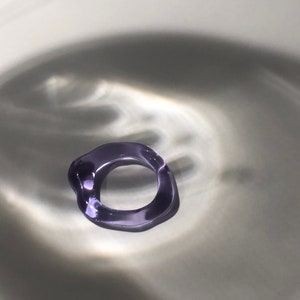 Anello in vetro viola Eleganti gioielli minimalisti in borosilicato, regalo artigianale fatto a mano, regalo perfetto per Pasqua o festa della mamma immagine 4