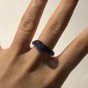 Blauwe glazen ring strakke minimalistische borosilicaat sieraden, ambachtelijk handgemaakt cadeau, perfect cadeau voor Pasen of Moederdag afbeelding 4