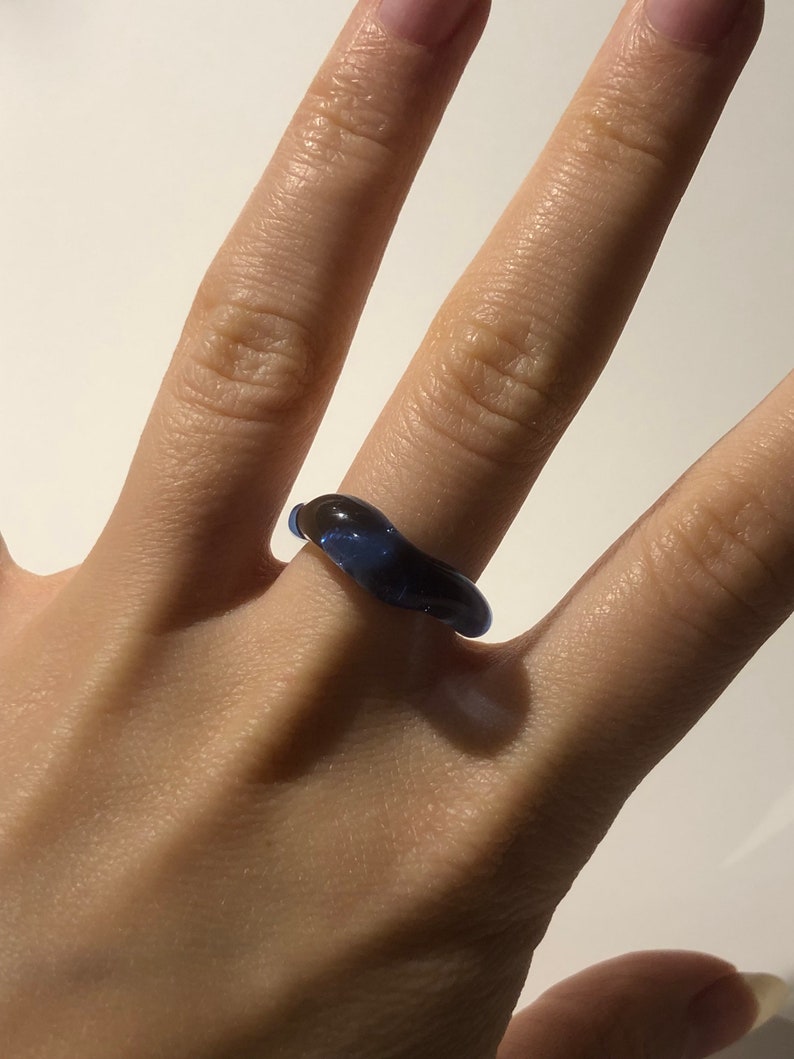 Blauwe glazen ring strakke minimalistische borosilicaat sieraden, ambachtelijk handgemaakt cadeau, perfect cadeau voor Pasen of Moederdag afbeelding 4