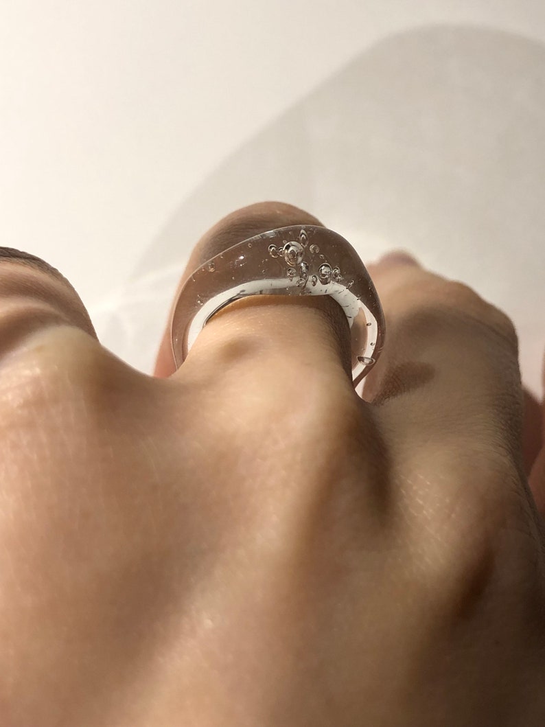 Bague en verre transparent, bijoux borosilicatés minimalistes et élégants, cadeau artisanal fait main, cadeau parfait pour Pâques ou la fête des mères image 4