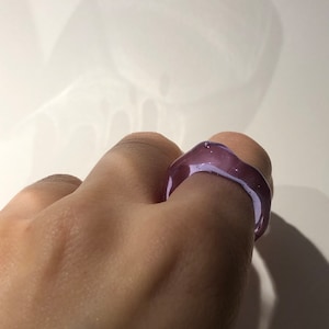Lila Glas Ring Minimalistischer Borosilikat Schmuck, handwerkliches Geschenk, perfektes Geschenk für Ostern oder Muttertag Bild 10