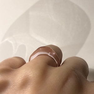 Rose Glass Ring Strakke minimalistische borosilicaat sieraden, ambachtelijk handgemaakt cadeau, perfect cadeau voor Pasen of Moederdag afbeelding 2