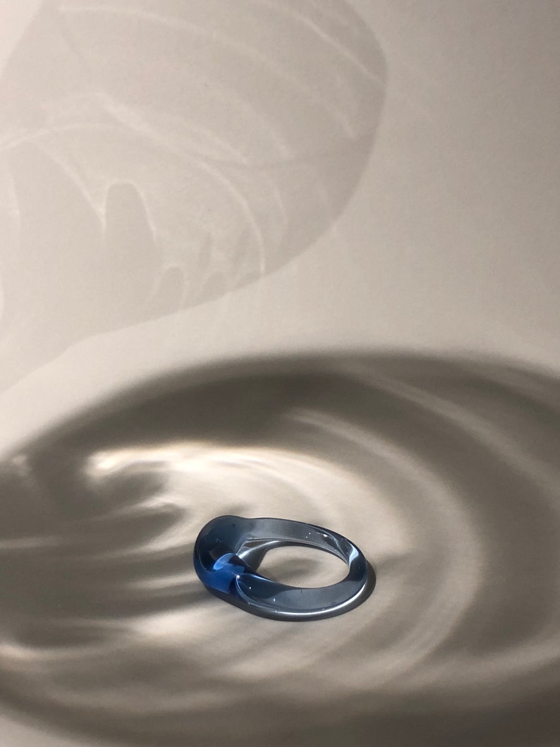 Blauwe glazen ring strakke minimalistische borosilicaat sieraden, ambachtelijk handgemaakt cadeau, perfect cadeau voor Pasen of Moederdag afbeelding 1
