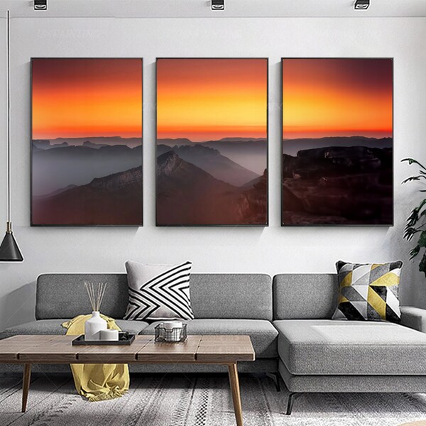 Crimson Horizon : impression d'art mural d'un coucher de soleil rouge sur des montagnes majestueuses, lot de 3 impressions