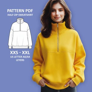 Könnte beinhalten: Ein leuchtend gelbes Sweatshirt mit halbem Reißverschluss, hohem Kragen und silbernem Reißverschluss. Das Bild zeigt auch ein PDF-Muster mit dem Text "PATTERN PDF HALF-ZIP SWEATSHIRT XXS - XXL US LETTER A0/A4 LEYERS".
