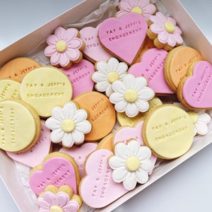 Bold & Bright Daisy Cookies | Custom Cookies | Engagement, Hens, Briday Shower, Birthday, Round, Flower, Heart