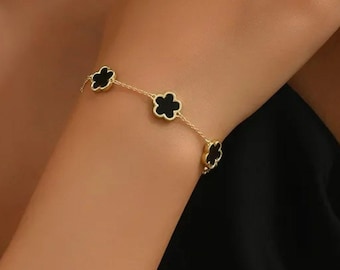 Pulsera de trébol de cinco hojas chapada en oro: Amuleto de la suerte. Joyería minimalista.