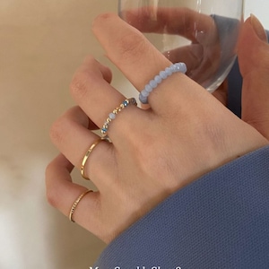 Anillos apilables con cuentas de oro: anillos con piedras preciosas de cristal