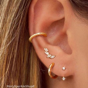 Parure de 4 boucles d'oreilles en or et zircons incrustés de zircons - Élégant porte-oreilles, étui pour oreilles et créole avec pierres - Créoles à empiler avec breloques - Cadeau de demoiselle d'honneur