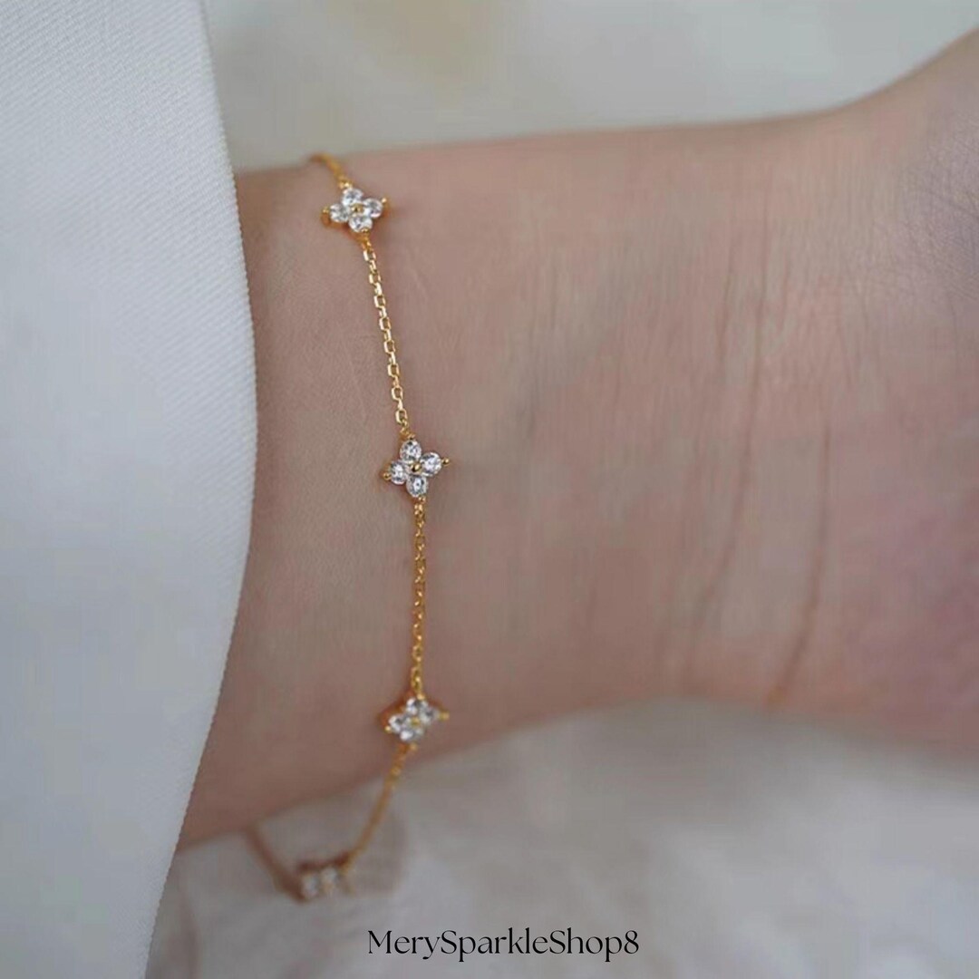 【SURGERY】l clover emblem bracelet Fortune.jpg?v=1710472565