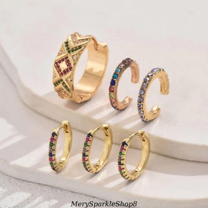 Set di 6 orecchini a cerchio colorati, orecchini a cerchio huggie - Elegante set di orecchini a cerchio Huggie con pietre preziose impilabili - Orecchini con ciondoli multipietra - Regali di compleanno per le donne