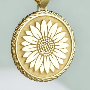 Sonnenblume Anhänger, Boho Blumen Halskette, Natur Geschenk für sie, Sonnenblume Charme, Florale Münze Schmuck, Sommer Medaillon