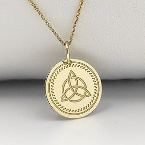 Collar Triquetra de oro macizo de 14 quilates, colgante celta de oro, dije de nudo de la Trinidad, joyería de nudo celta grabado, colgante de moneda con símbolo de la Trinidad