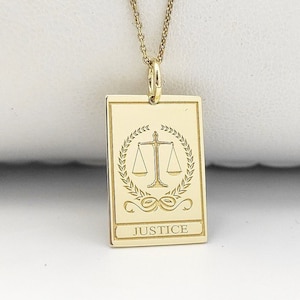 14K massief gouden tarotkaartketting justitie, hanger justitie, gepersonaliseerde tarotkaart sieraden, ketting weegschaal, hanger justitie