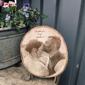 Baumscheibe  mit Gravur | Fotogravur | Bild auf Holz | Baumscheibenfoto | Foto auf Holz | Bildgravur  personalisierte Holzscheibe  Jahrestag