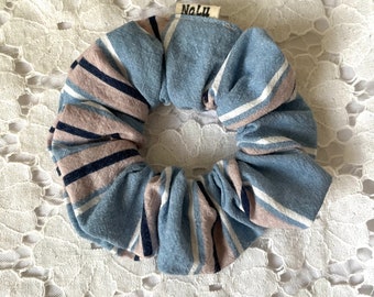 Scrunchie Limited Edition 3 Größen aus 2nd Hand Stoff blau gestreift Stoff Haargummi normal kinder klein groß dickes & dünnes Haar weiß