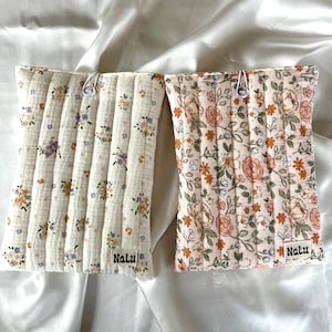 Housse de livre Kindle matelassée Housse de livre matelassée en coton avec bouton Sac de livre en tissu Sac Kindle rembourré fait main Fleurs en mousseline