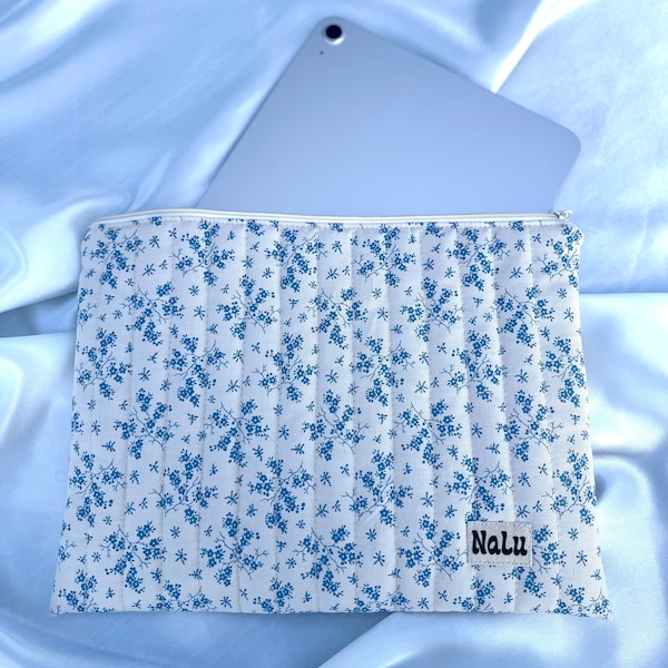 IPad Laptop Tablet HülleTasche genäht quilted case gesteppt Geschenk für Sie blau beige Baumwolle gepolstert drei Größen Blumen cottagecore