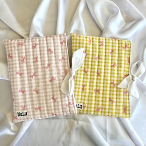Buchhülle Kindlehülle gesteppt Booksleeve quilted Baumwolle mit Schleife Stoff Buchtasche Kindletasche gepolstert handmade Karo Schleifen