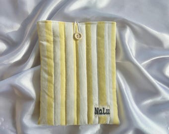 Quilted book sleeve/Kindle cover made of cotton with button, padded fabric book bag/Kindle bag, handmade, sewn, upcycled