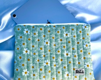 IPad Laptop Tablet HülleTasche genäht quilted case gesteppt Geschenk für Sie grün weiß Baumwolle gepolstert drei Größen Blumen Gänseblümchen