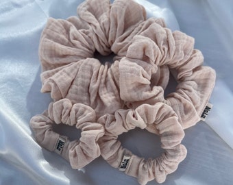 Scrunchie I 4 Größen aus Musselin 100% Baumwolle I beige puder I Stoff Haargummi xxl normal kinder klein groß dickes & dünnes Haar