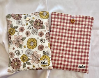 Quilted book sleeve/Kindle cover made of cotton with button, padded fabric book bag/Kindle bag, handmade with floral muslin