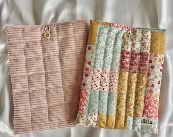 Quilted book sleeve/Kindle cover made of cotton with button, padded fabric book bag/Kindle bag, handmade with floral muslin