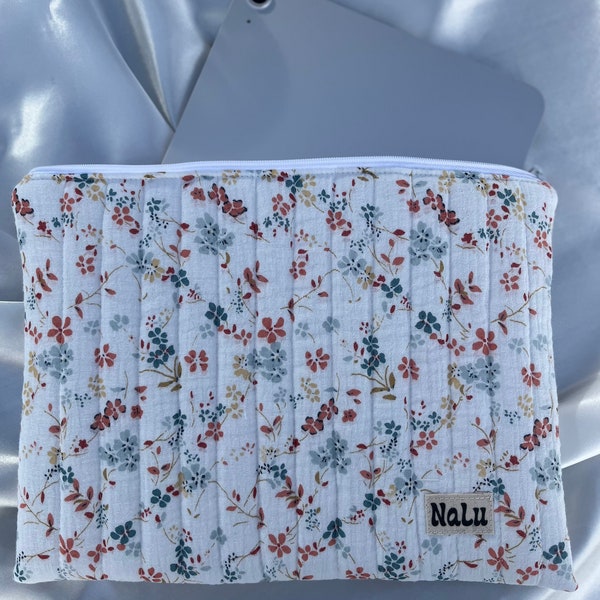 IPad Laptop Tablet HülleTasche | genäht quilted case gesteppt | Geschenk für Sie | Musselin Baumwolle weiß | gepolstert drei Größen | Blumen