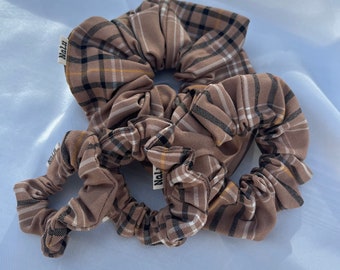 Scrunchie I 4 Größen I braun beige kariert I Stoff Haargummi xxl normal kinder klein groß dickes & dünnes Haar klassisch Karo Schick