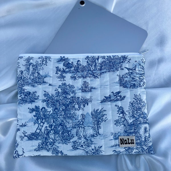 IPad Laptop Tablet HülleTasche genäht quilted case gesteppt Geschenk für Sie vintage szene blau weiß Baumwolle gepolstert drei Größen